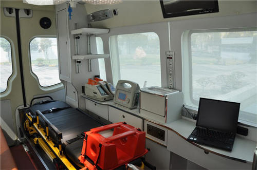 洪湖市救护车内部
